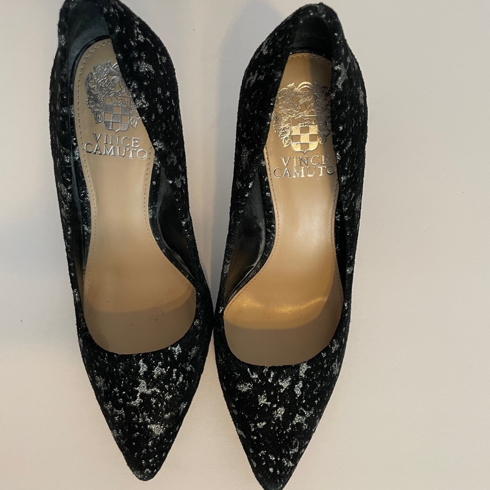 Vince Camuto, 6 1/2, black and silver details. - Picture 5 of 5